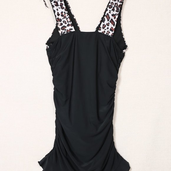 Black Plus Size Leopard Print Ruched Ruffle V Neck One-piece Swimsuit - Picture 5 of 12